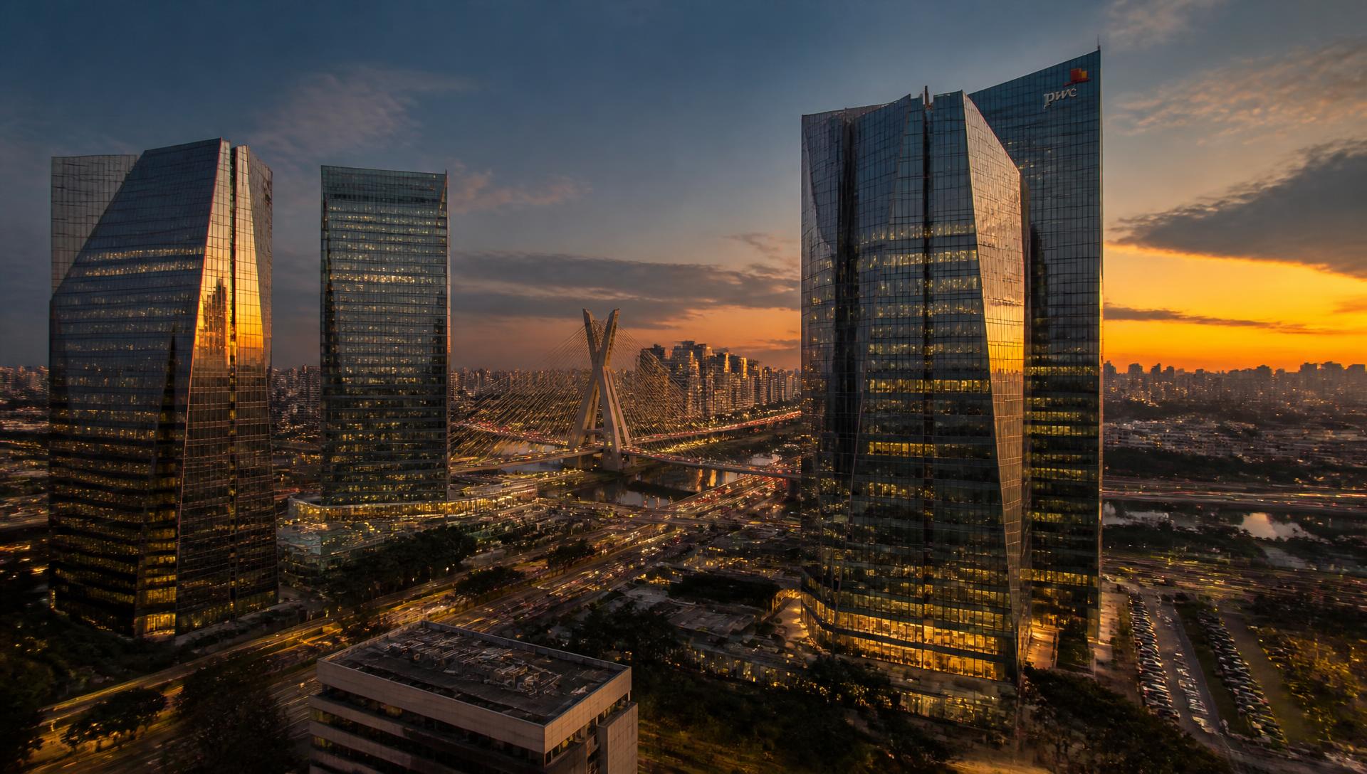 Skyline do Brooklin, São Paulo ao entardecer